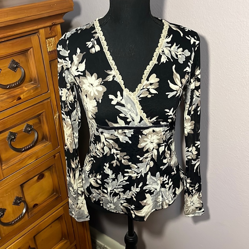 axcess black top with tan lace and tan flowers and sheet sleeves